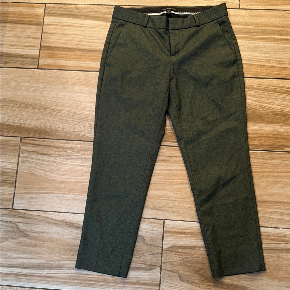 Banana Republic Green Capris